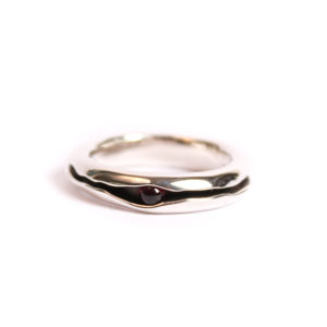 Single garnet cabochon ring